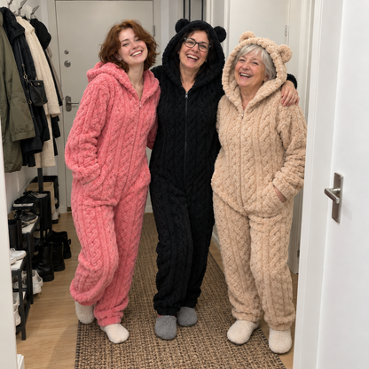 CâlinOurs™ – Pyjama ultra-doux à capuche.